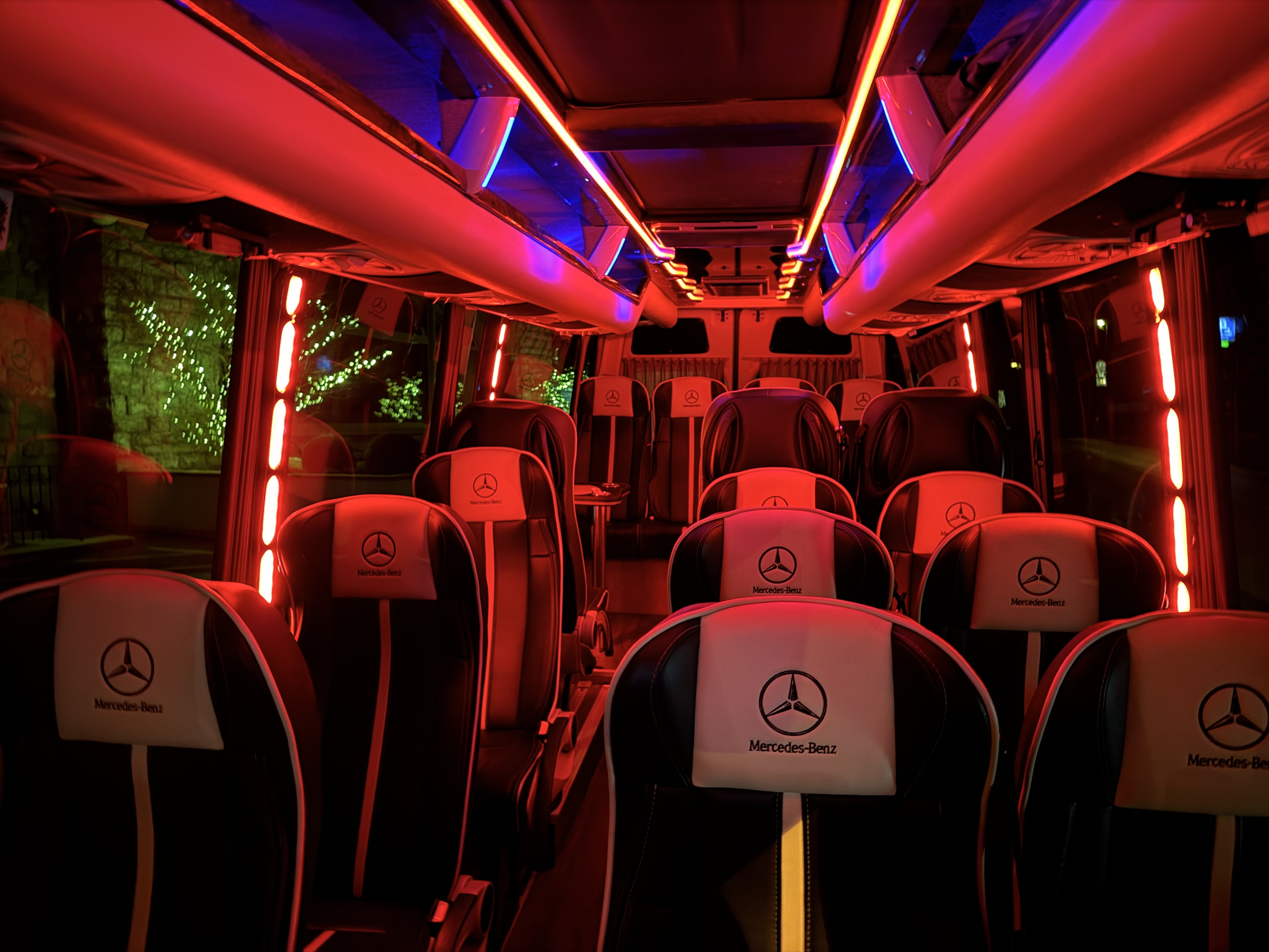 Mercedes Sprinter von Swiss Rent a Car für den Gruppentransfer zum I.C.E. St. Moritz