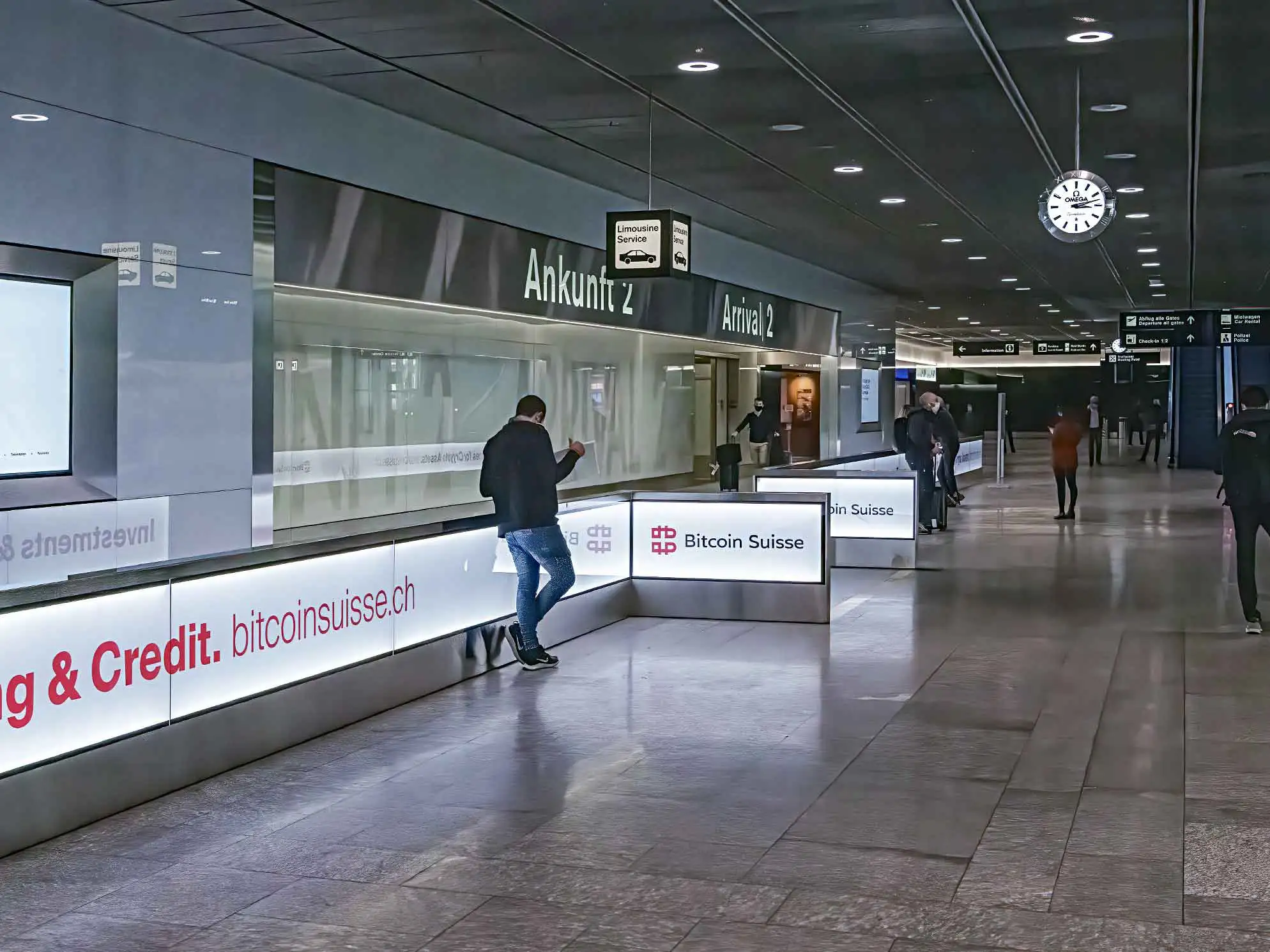 Ankunftshalle 2 am Flughafen Zürich – Treffpunkt für die Mietwagen-Abholung