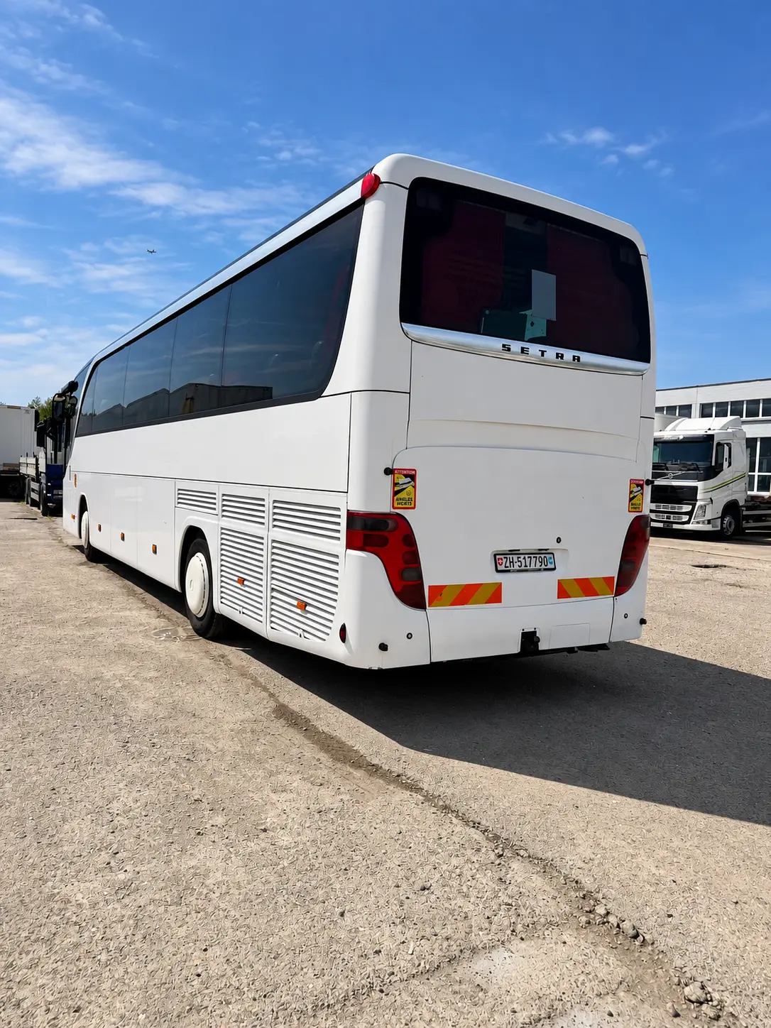 Reisebus – Ansicht von hinten