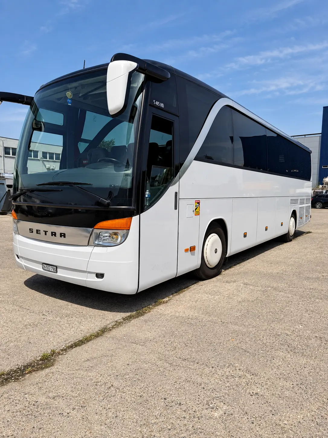 Reisebus – Ansicht von vorne