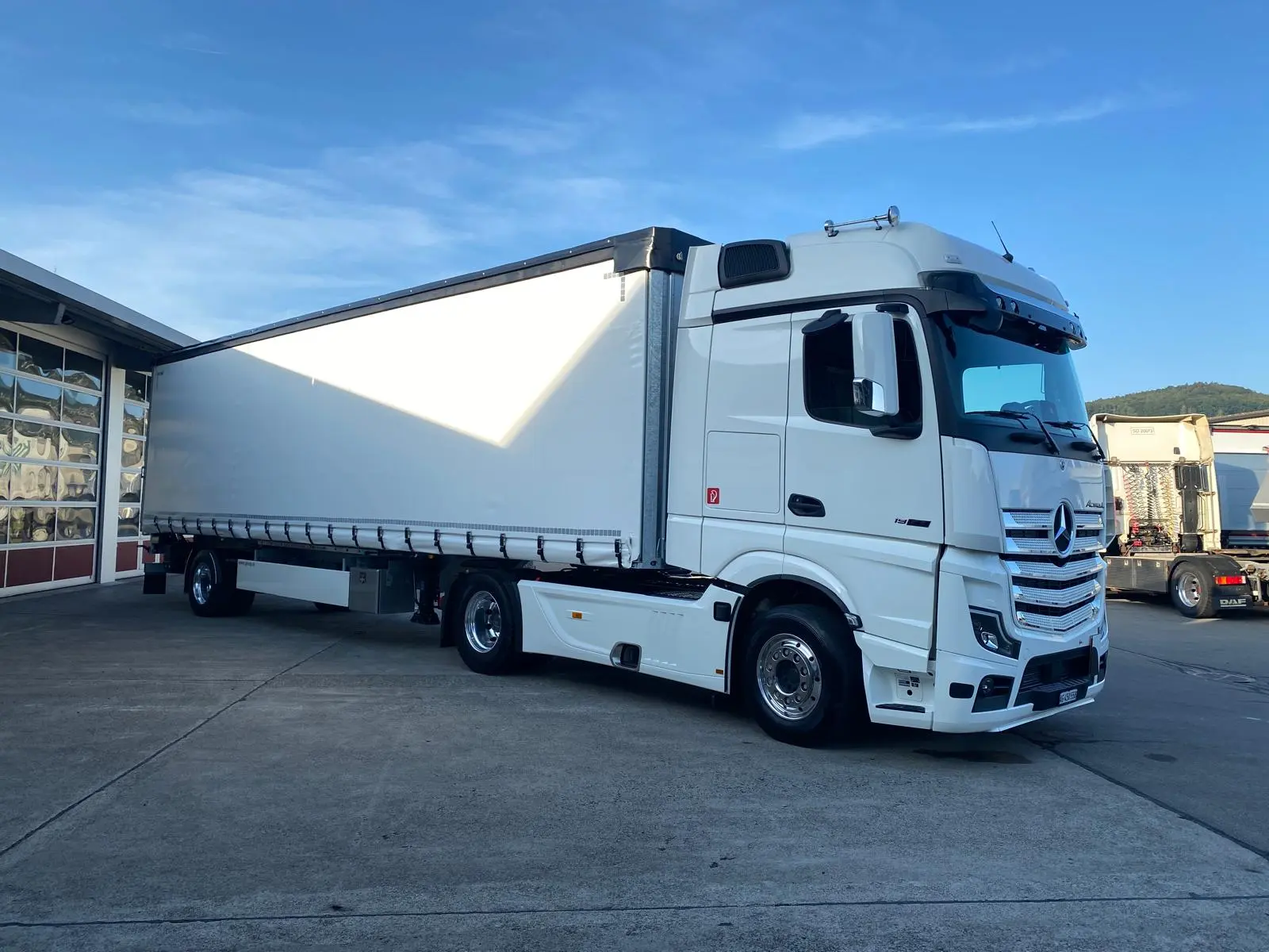 Mercedes-Benz Actros Lastwagen Seitenansicht links