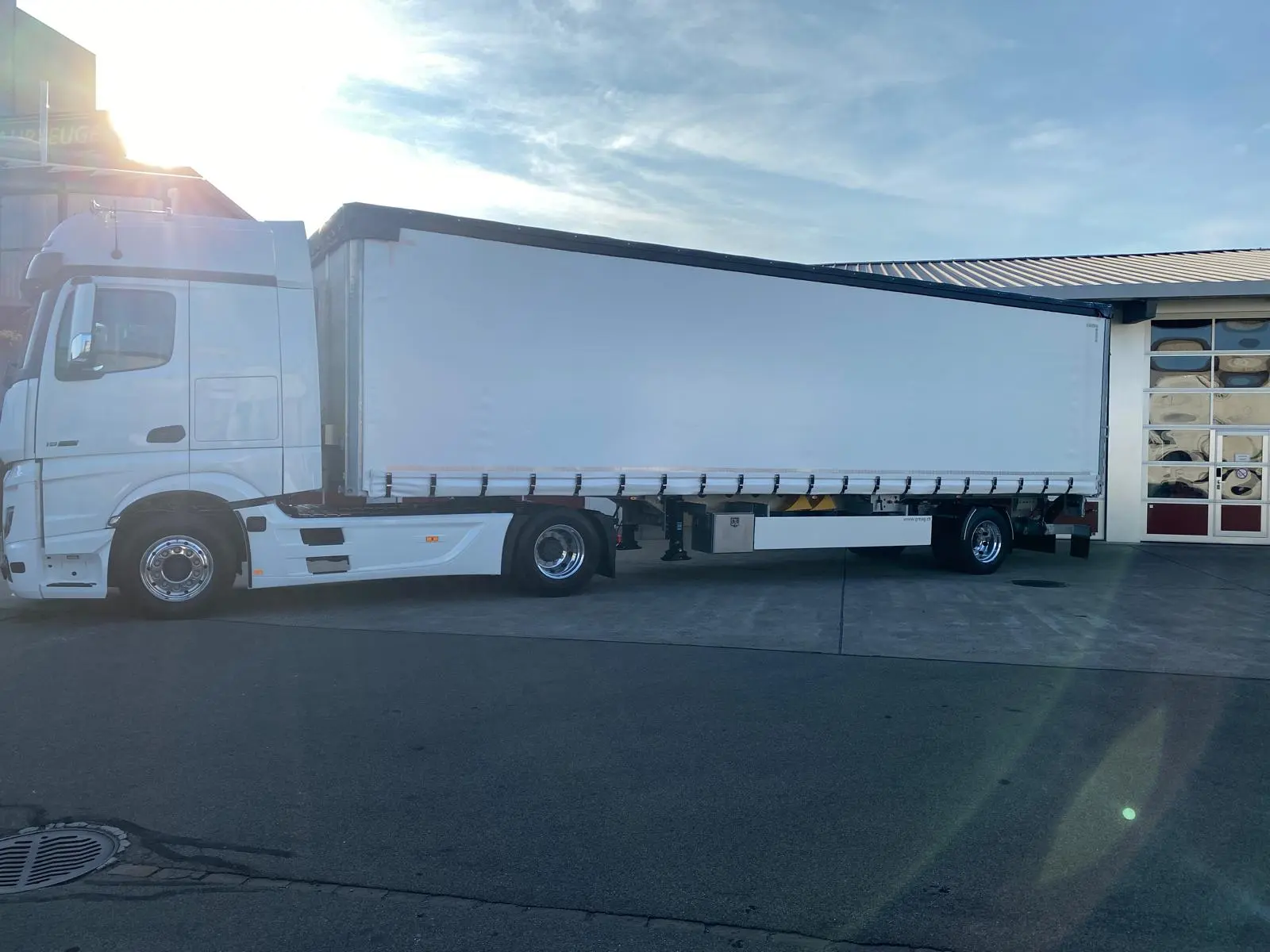 Mercedes-Benz Actros LKW Seitenansicht rechts