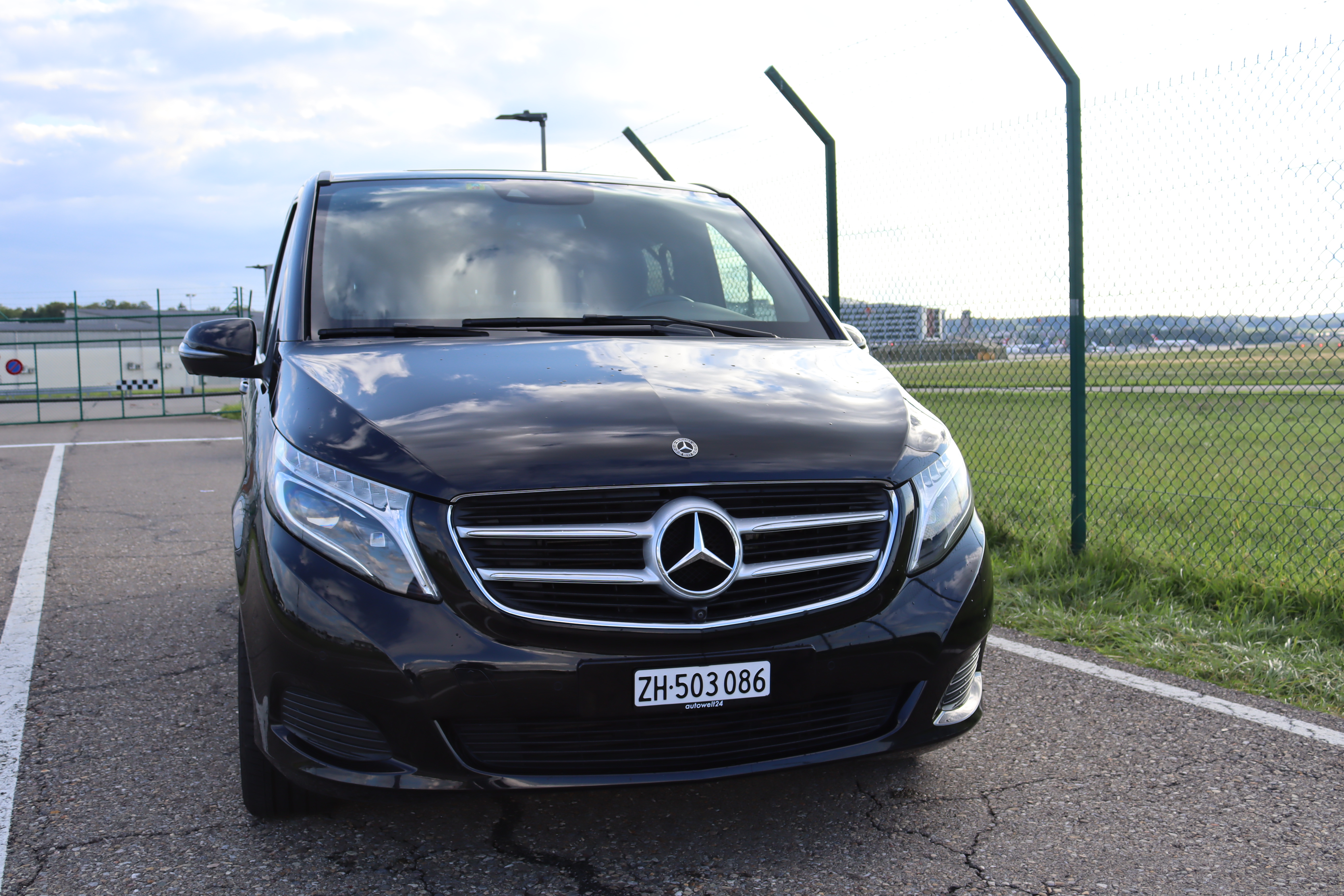 Mercedes V-Klasse Chauffeur Service Seitenansicht